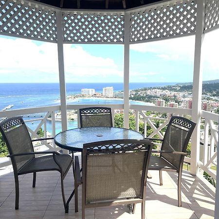 Oceanbreeze Jamaica Penthouse, 7-Minute Walk To Beach Ocho Rios Ngoại thất bức ảnh