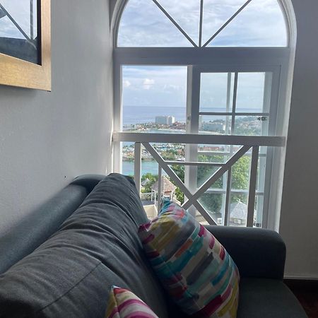 Oceanbreeze Jamaica Penthouse, 7-Minute Walk To Beach Ocho Rios Ngoại thất bức ảnh