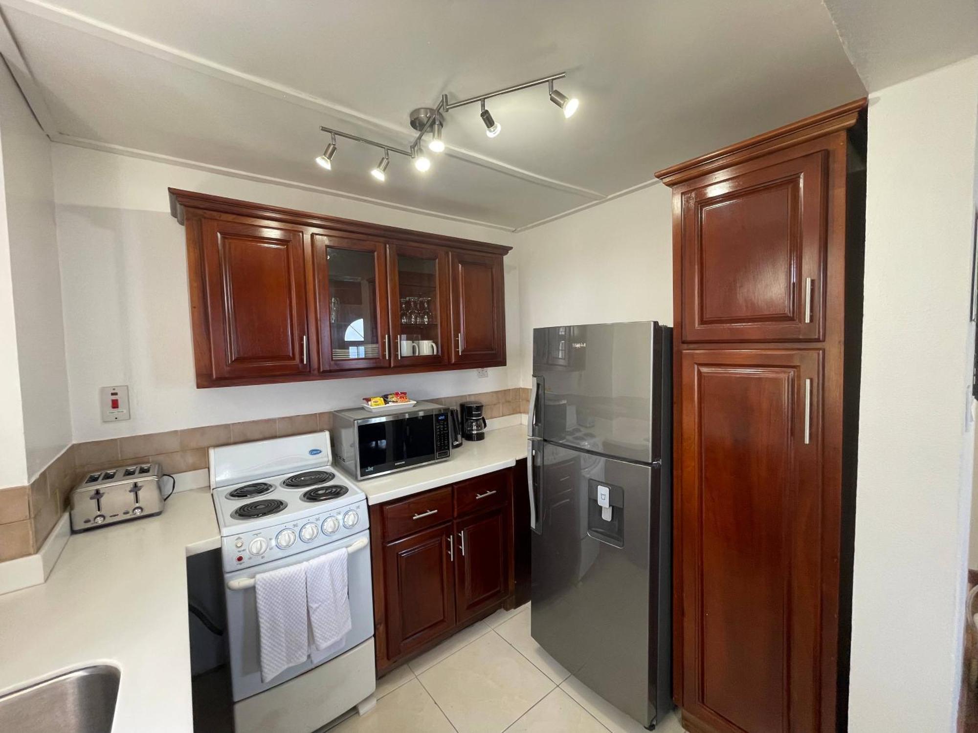 Oceanbreeze Jamaica Penthouse, 7-Minute Walk To Beach Ocho Rios Ngoại thất bức ảnh