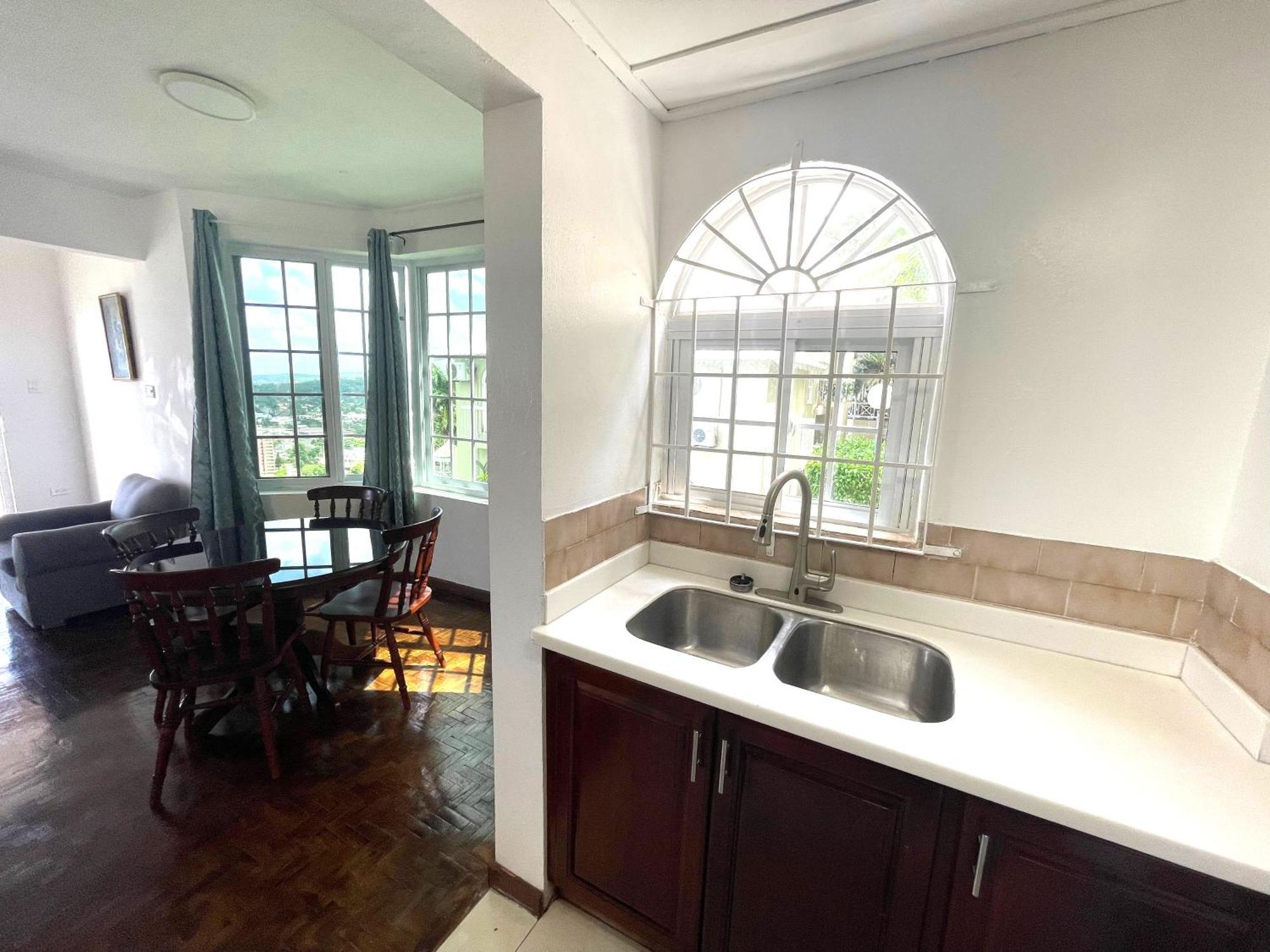 Oceanbreeze Jamaica Penthouse, 7-Minute Walk To Beach Ocho Rios Ngoại thất bức ảnh
