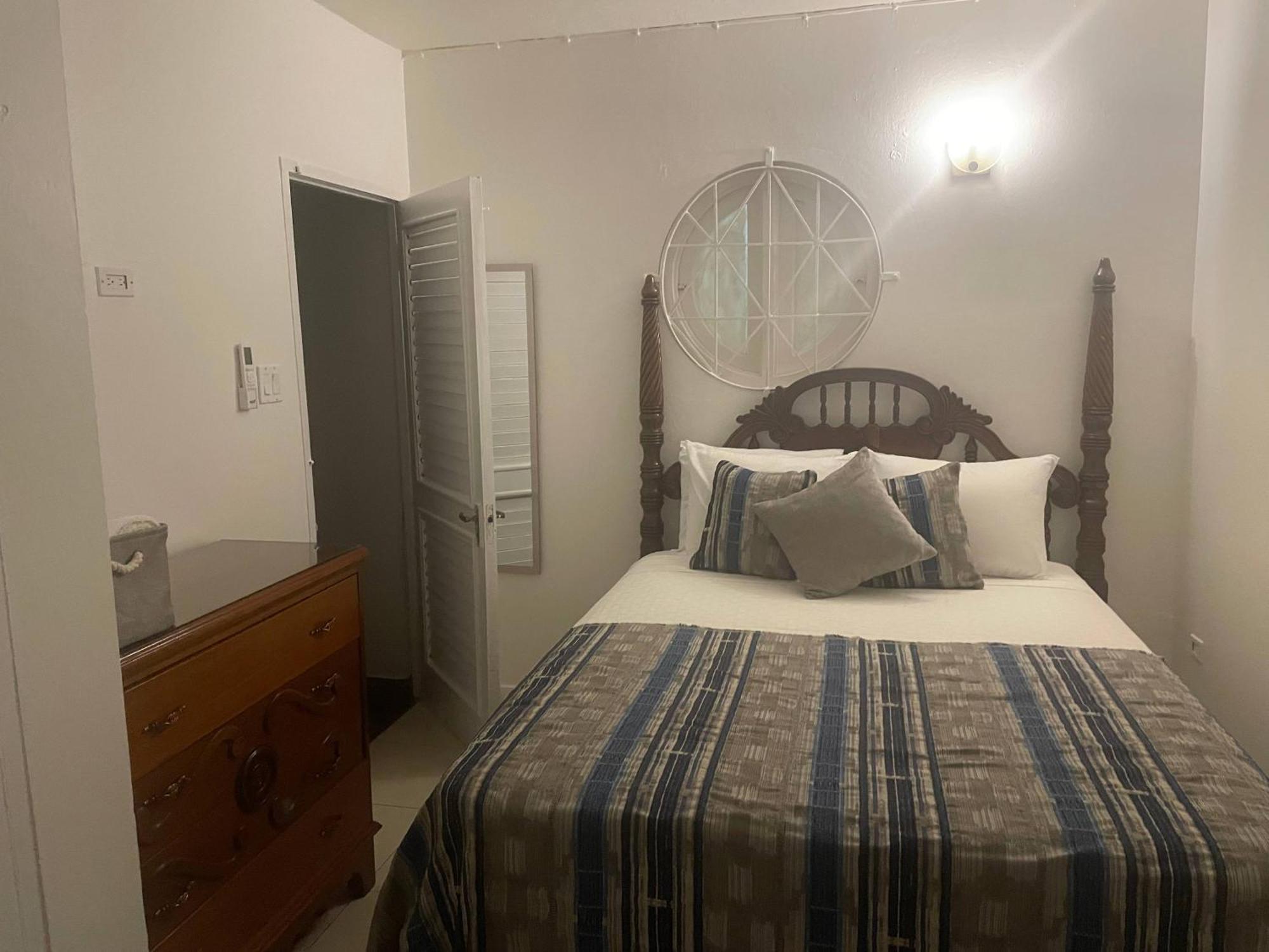 Oceanbreeze Jamaica Penthouse, 7-Minute Walk To Beach Ocho Rios Ngoại thất bức ảnh