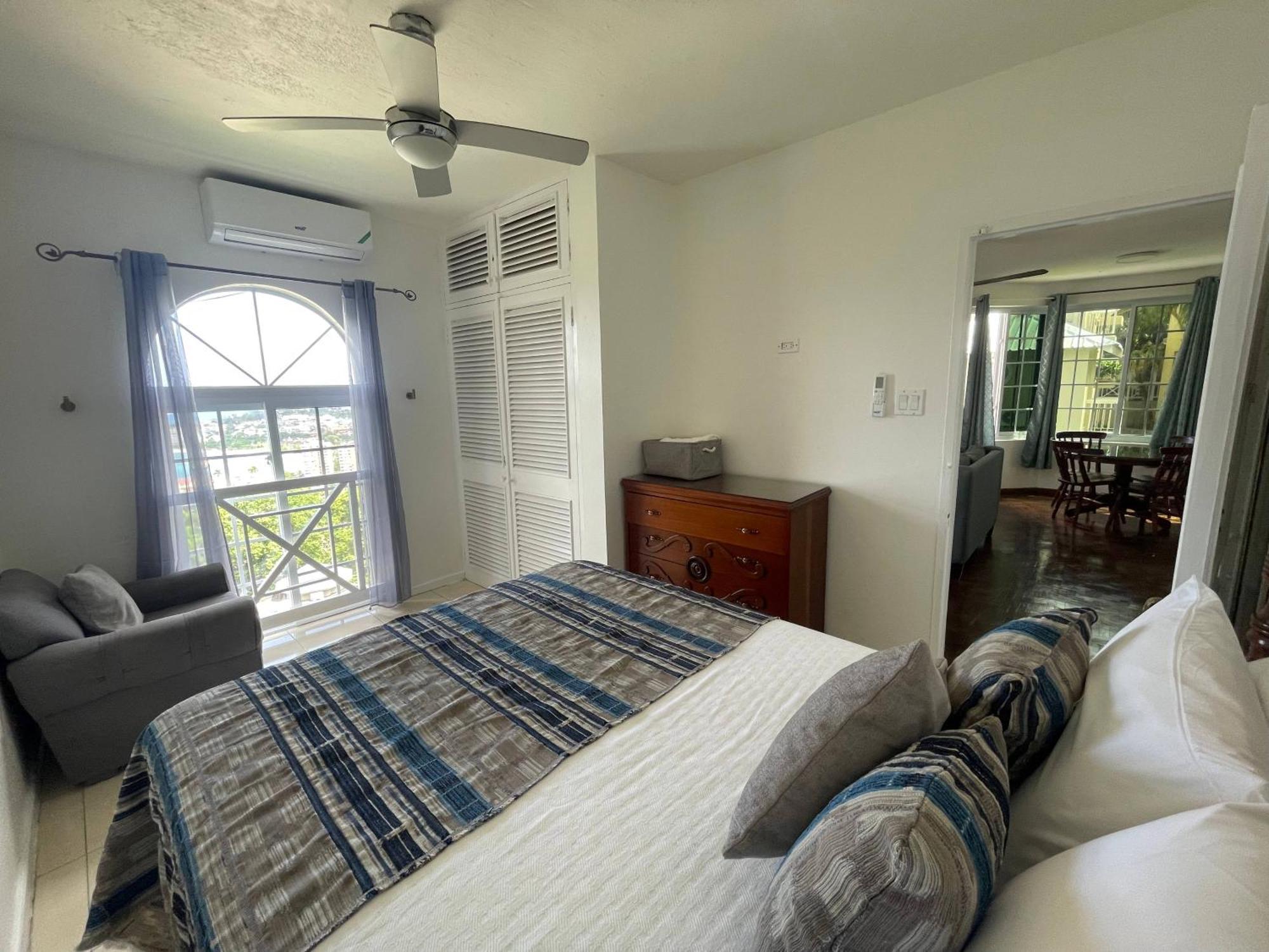 Oceanbreeze Jamaica Penthouse, 7-Minute Walk To Beach Ocho Rios Ngoại thất bức ảnh