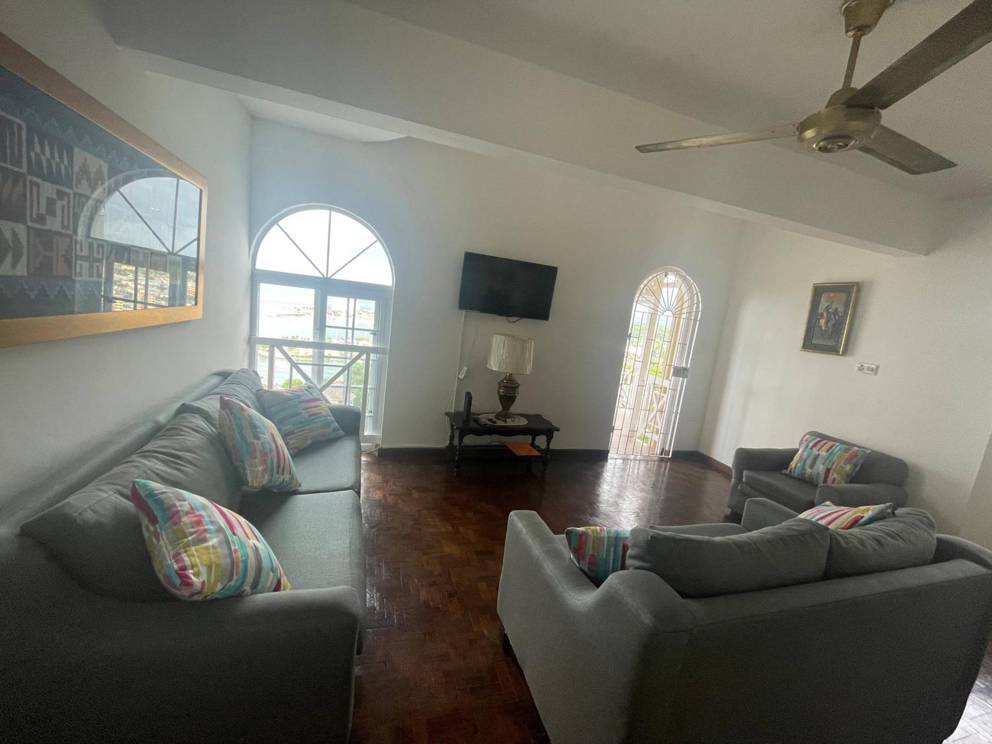 Oceanbreeze Jamaica Penthouse, 7-Minute Walk To Beach Ocho Rios Ngoại thất bức ảnh