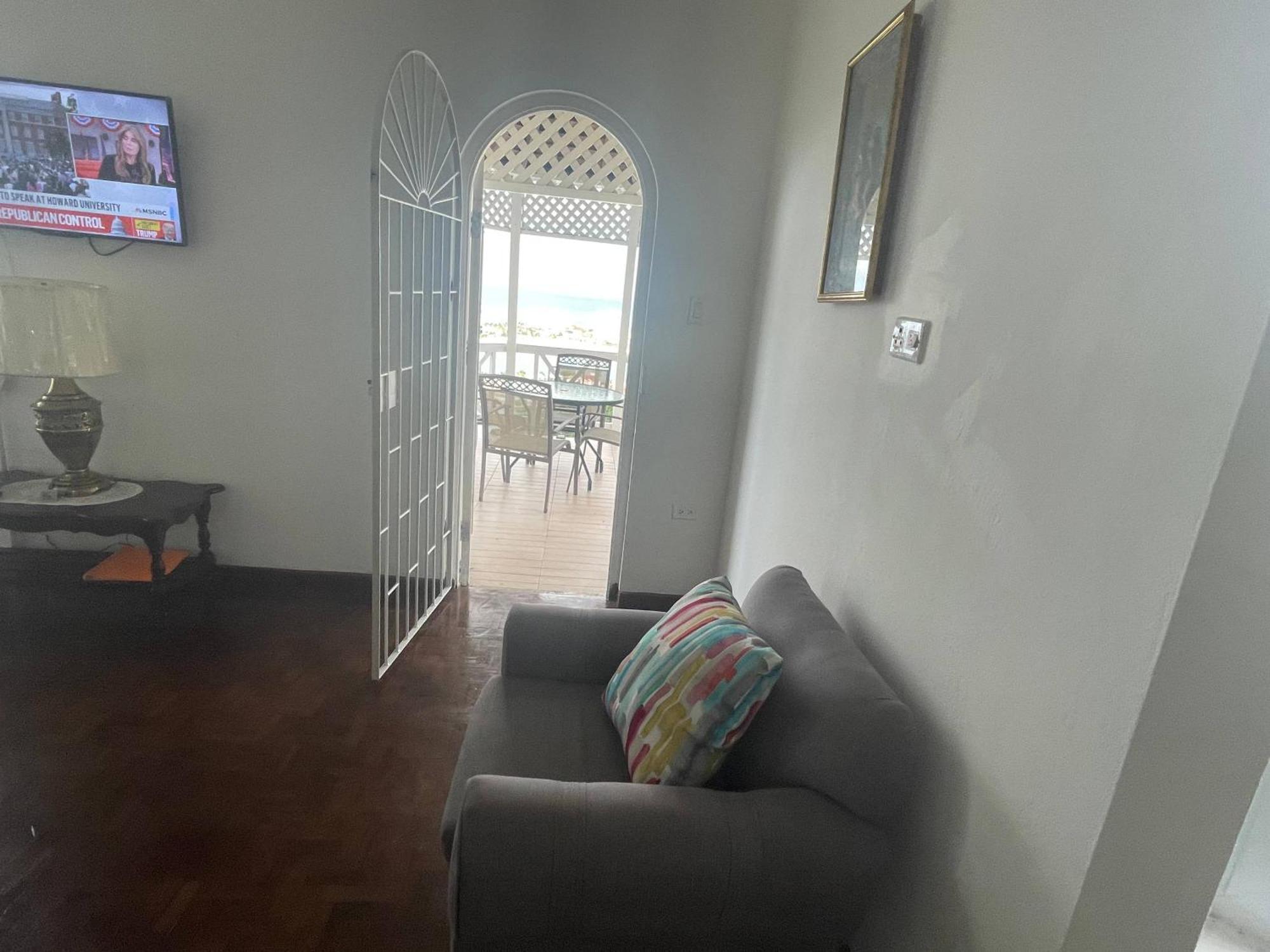 Oceanbreeze Jamaica Penthouse, 7-Minute Walk To Beach Ocho Rios Ngoại thất bức ảnh