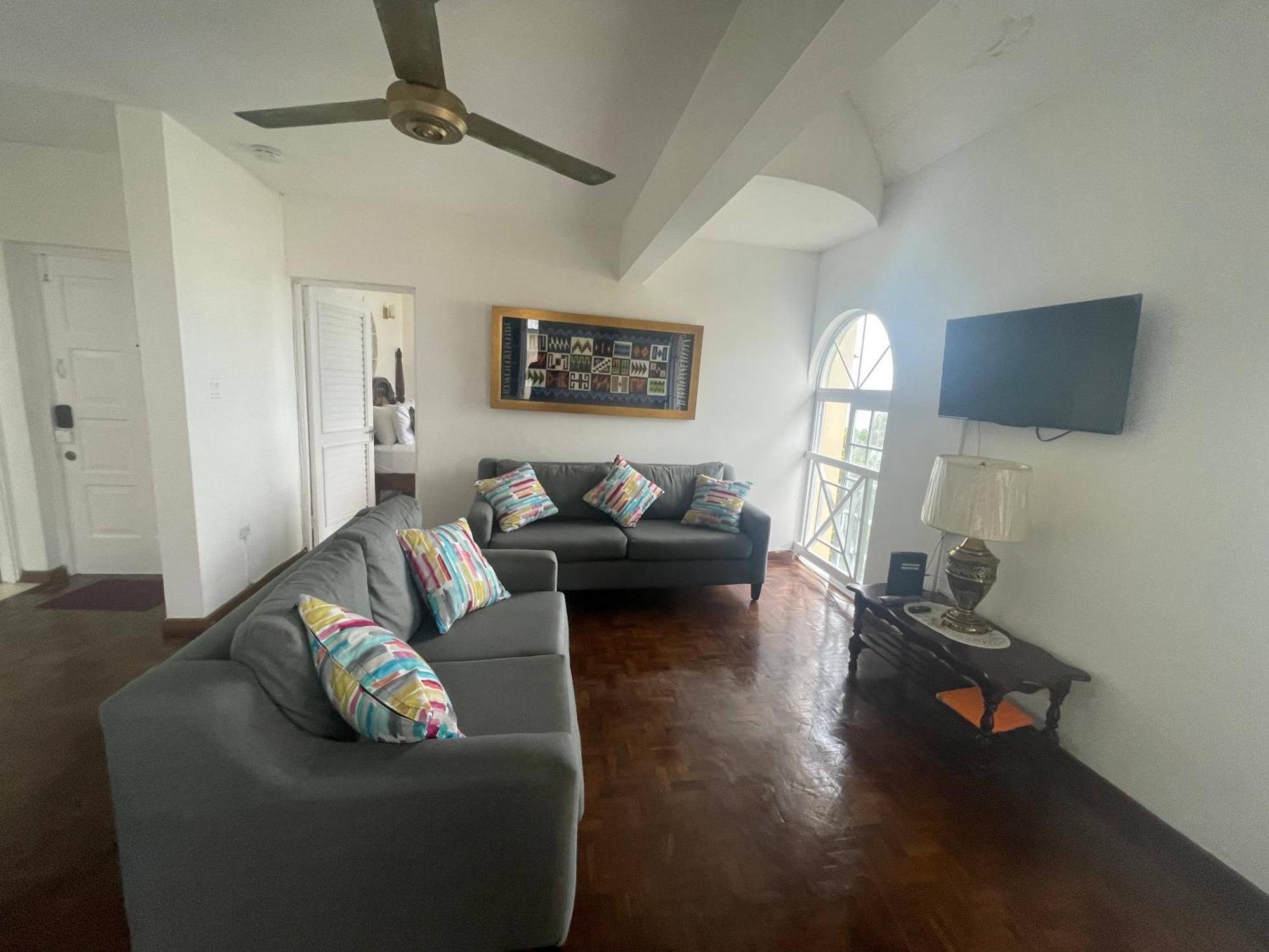 Oceanbreeze Jamaica Penthouse, 7-Minute Walk To Beach Ocho Rios Ngoại thất bức ảnh